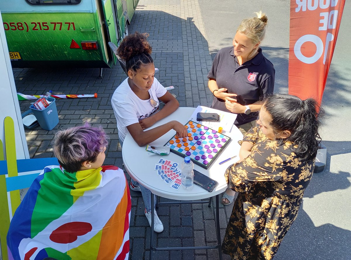 Wil jij ook een leuk gesprek en een gratis leefstijlcheck? 😉 Aanstaande donderdag gaan we naar het Jisterplein in Heerenveen🚐 Zien we jou daar? 🤩 meergezondejaren.nl/karavaan-dag-f…
#fryslangaatvoorde10 #project #karavaandag #heerenveen #meergezondejaren