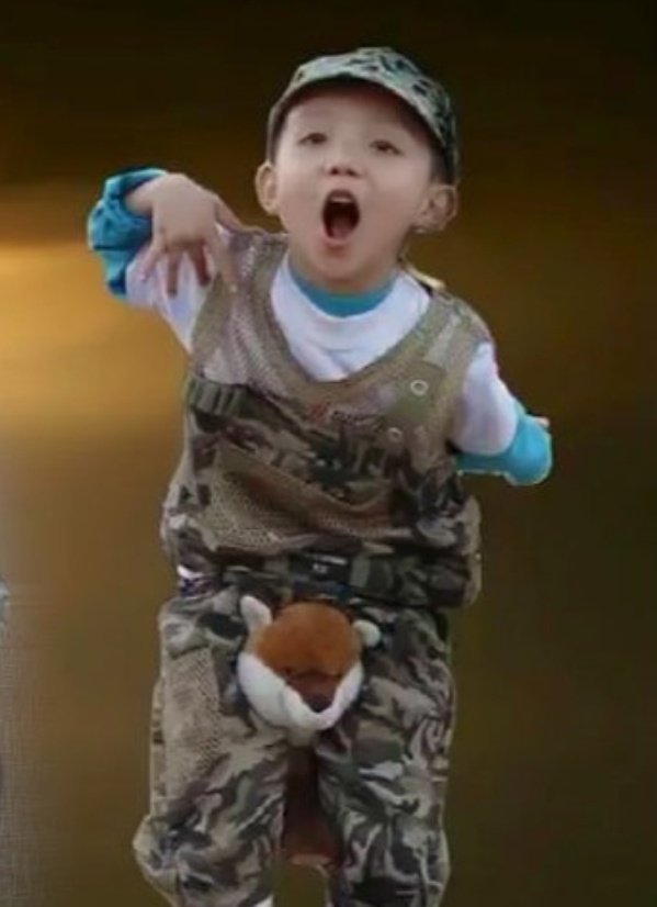 world stop baby yizhou 🥺❤