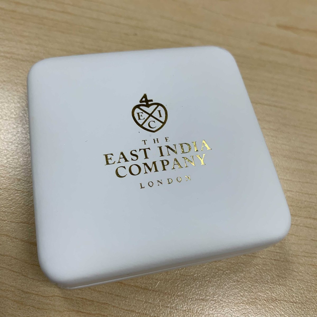 LPMCoins's tweet image. ✨ AVAILABLE NOW ✨
2021 1 oz #StHelena The #QueensVirtues - Victory .999 #SilverProof coins are back in stock. Shop now: ow.ly/zWIl50Faw8r

#LPM #LPMHK #LPMHongKong #1ozSilver #VictoriaConcordiaCrescit