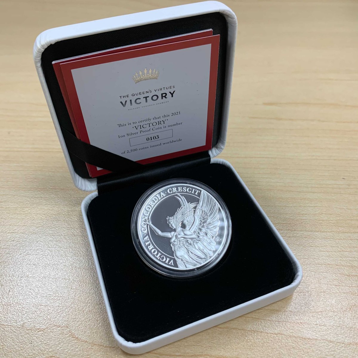 LPMCoins's tweet image. ✨ AVAILABLE NOW ✨
2021 1 oz #StHelena The #QueensVirtues - Victory .999 #SilverProof coins are back in stock. Shop now: ow.ly/zWIl50Faw8r

#LPM #LPMHK #LPMHongKong #1ozSilver #VictoriaConcordiaCrescit