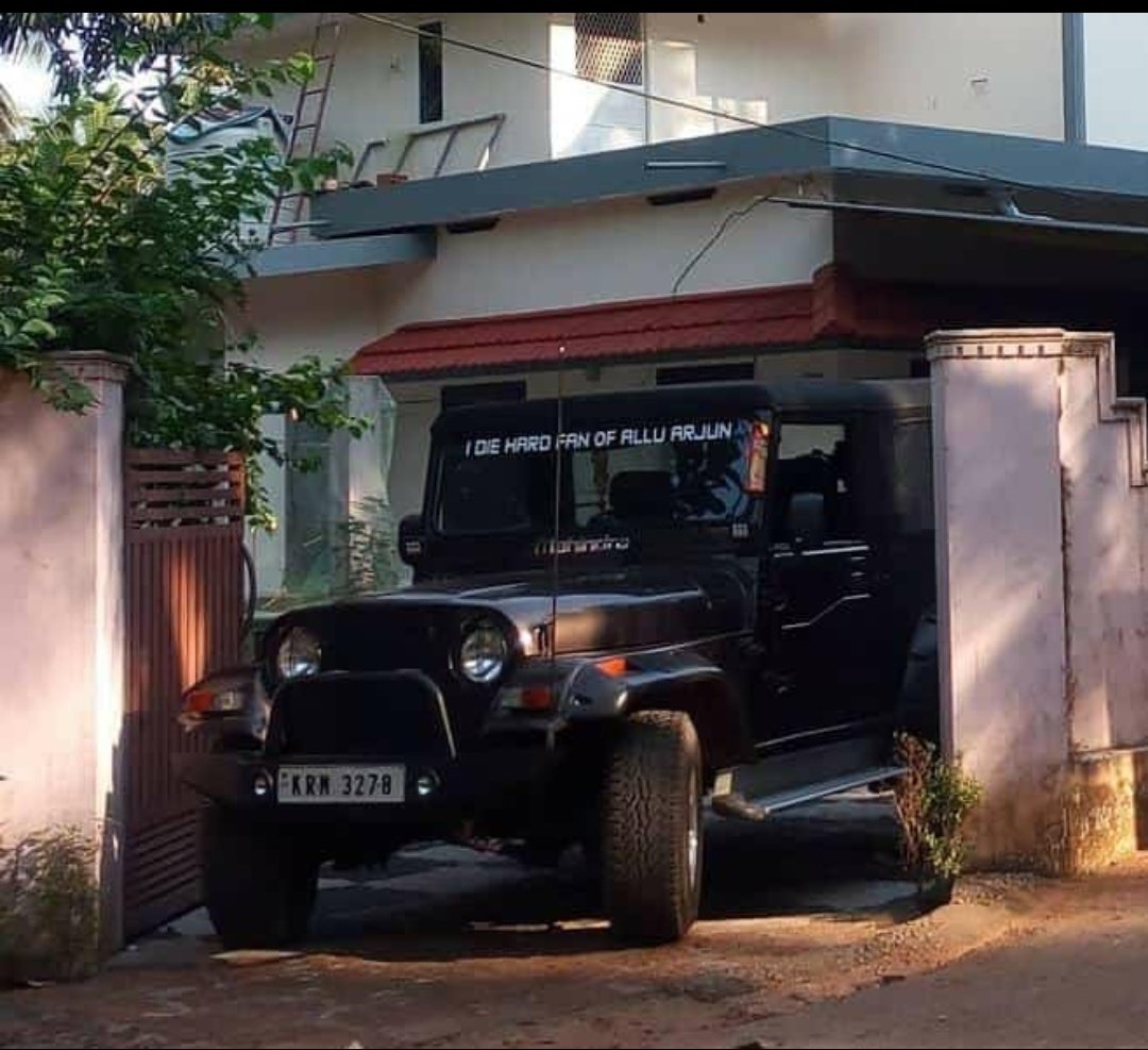 Sudhi_Manchira's tweet photo. Die Hard Fan #Lalu Malappuram vehicle #MM540
#MalluArjun #AlluArjun #Pushpa https://t.co/kxkXSMu19O