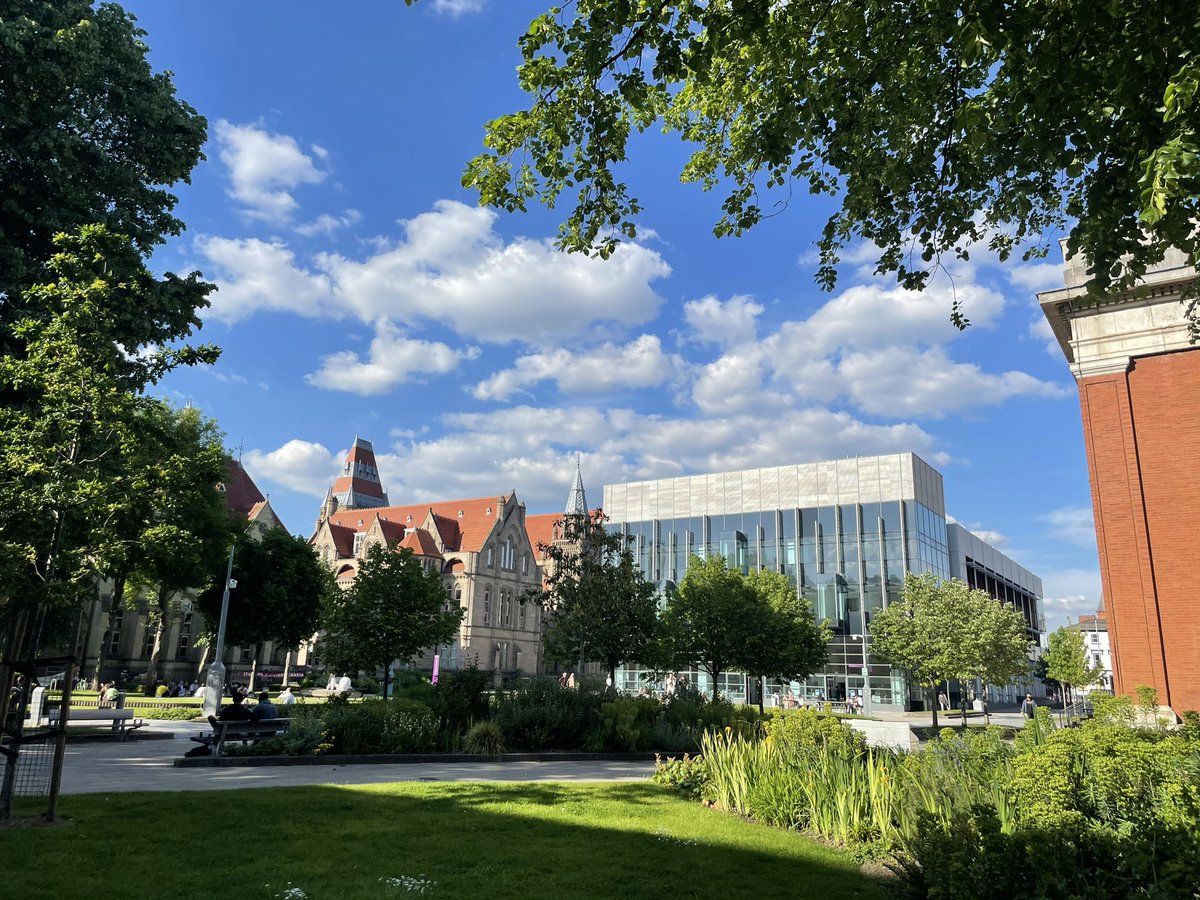 uomsalcstudents's tweet photo. 😎 Another beautiful day outside Samuel Alexander Building and @uomlibrary ☀️
#studentlife #universityofmanchester #samuelalexanderbuilding #uomlibrary https://t.co/6tL7TgJnQ9
