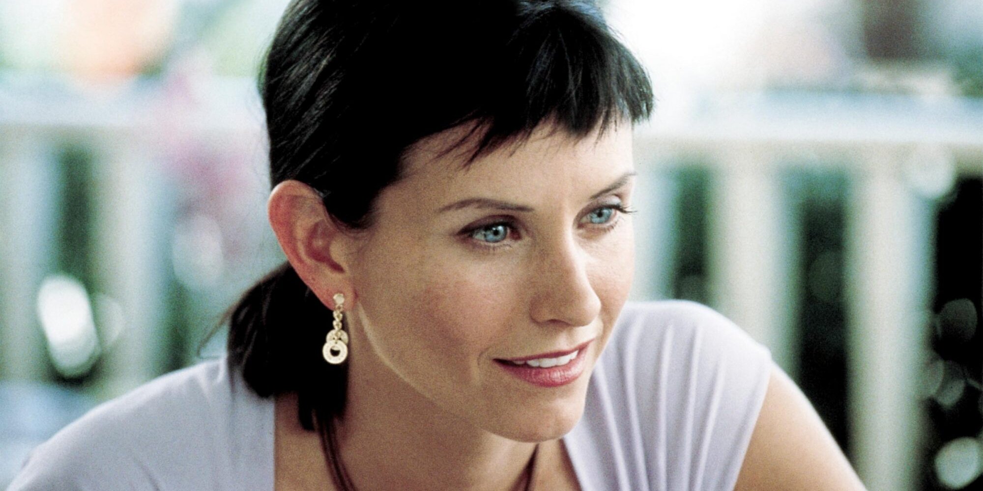 Happy birthday Courteney Cox. Leave some love for      