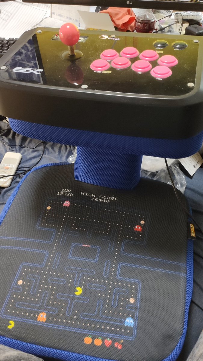 ゲーミング座椅子 PAC-MANスワゲー届いた！アケコン乗せれたりで