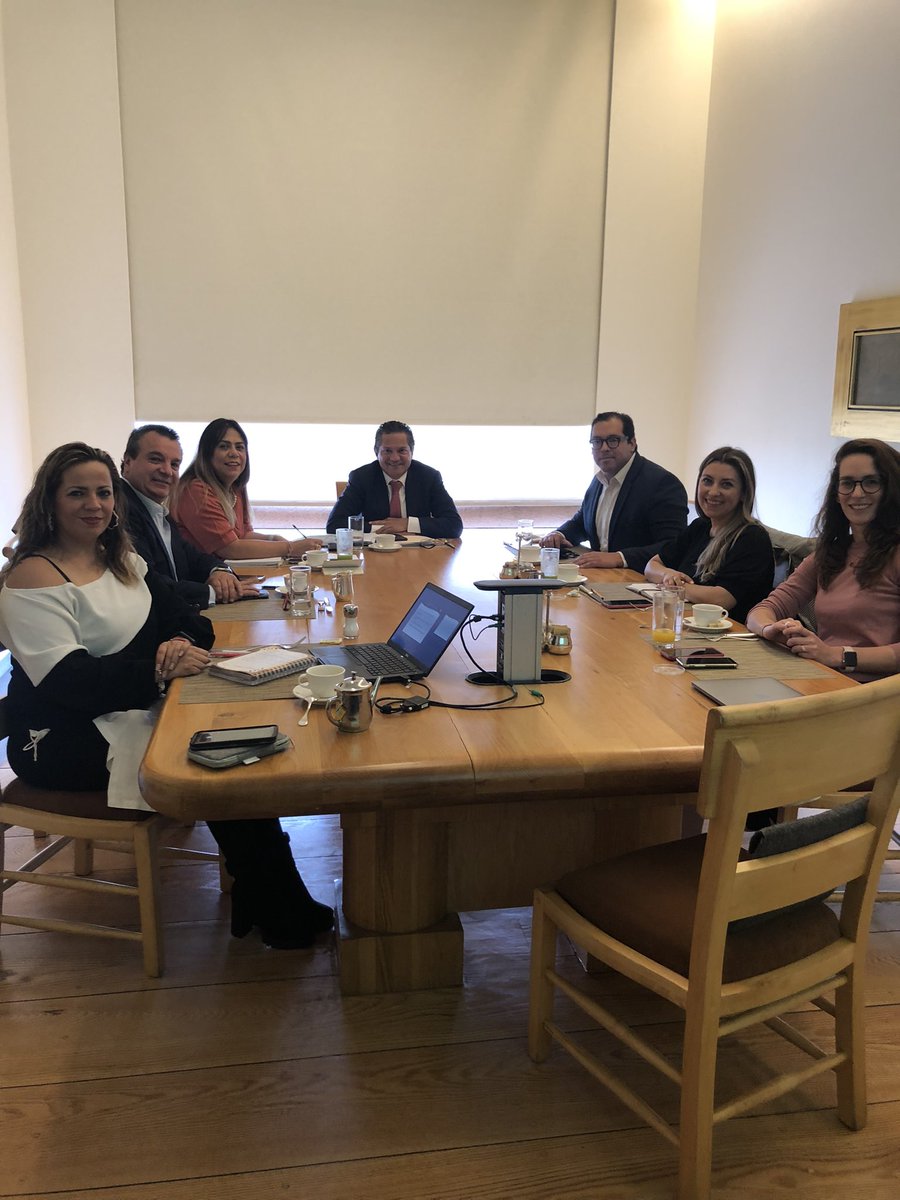 Acompañando a mi amiga <a href="/marce_mtzp/">Marcela Martinez</a> y amigos compañeros miembros de la mesa directiva de <a href="/SectorAlimentos/">Sector Industrial Alimentos, Bebidas y Tabacos</a> ,en productiva reunión con <a href="/A_GuatiRojo/">Alfonso Guati Rojo</a> .Revisamos la agenda estratégica del sector. Sin duda avanzamos en beneficio del desarrollo económico de mexico.
