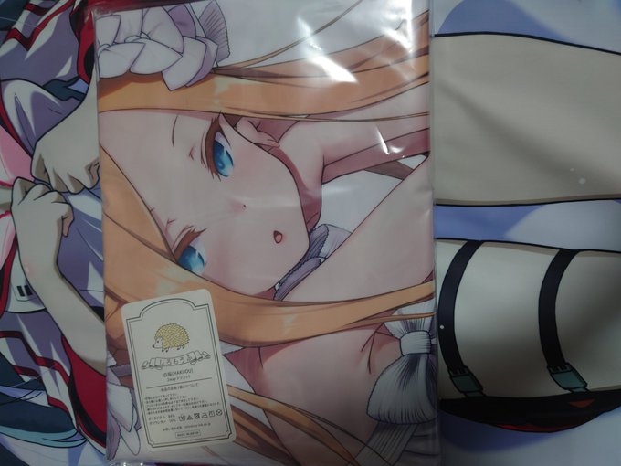 ふふふ、ついに買ってしまったよ。
れとろぐら〜どさん所のアビゲイルちゃん! 裏面は添い寝! 表はえっち!
ちなみにこれ買うのに恋人と大喧嘩した。変態!ロリコン!信じられない!シネ! って言われた。ウチはロリコンじゃねぇよ! 美少女を平等に愛してる紳士です。 あっ下に敷いてるのはラウラちゃん 