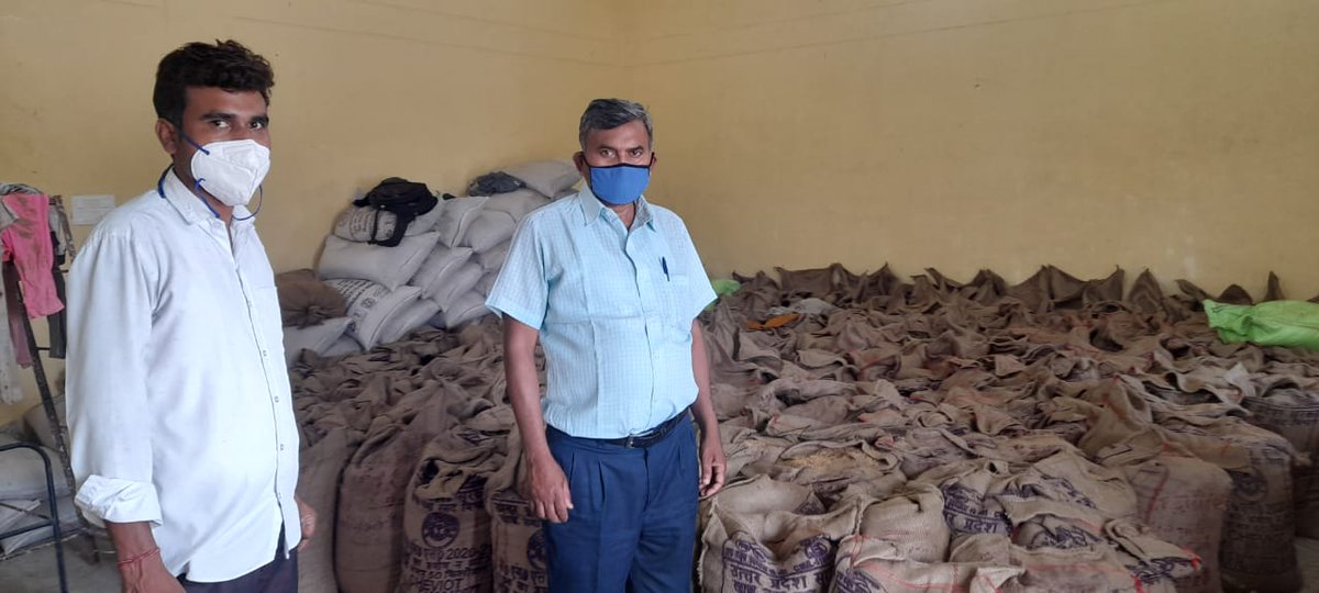 ArCooperative's tweet photo. बारिश की सम्भावना के दृष्टिगत विभागीय अधिकारियो द्वारा गेहूॅ क्रय केन्द्रो पर अवशेष गेहूॅ की डीलिवरी हेतु केन्द्र प्रभारियो को निर्देशित किया गया
@DmMuzaffarnagar @CDOMuzaf @adm_alok https://t.co/4eNgsrrbVH