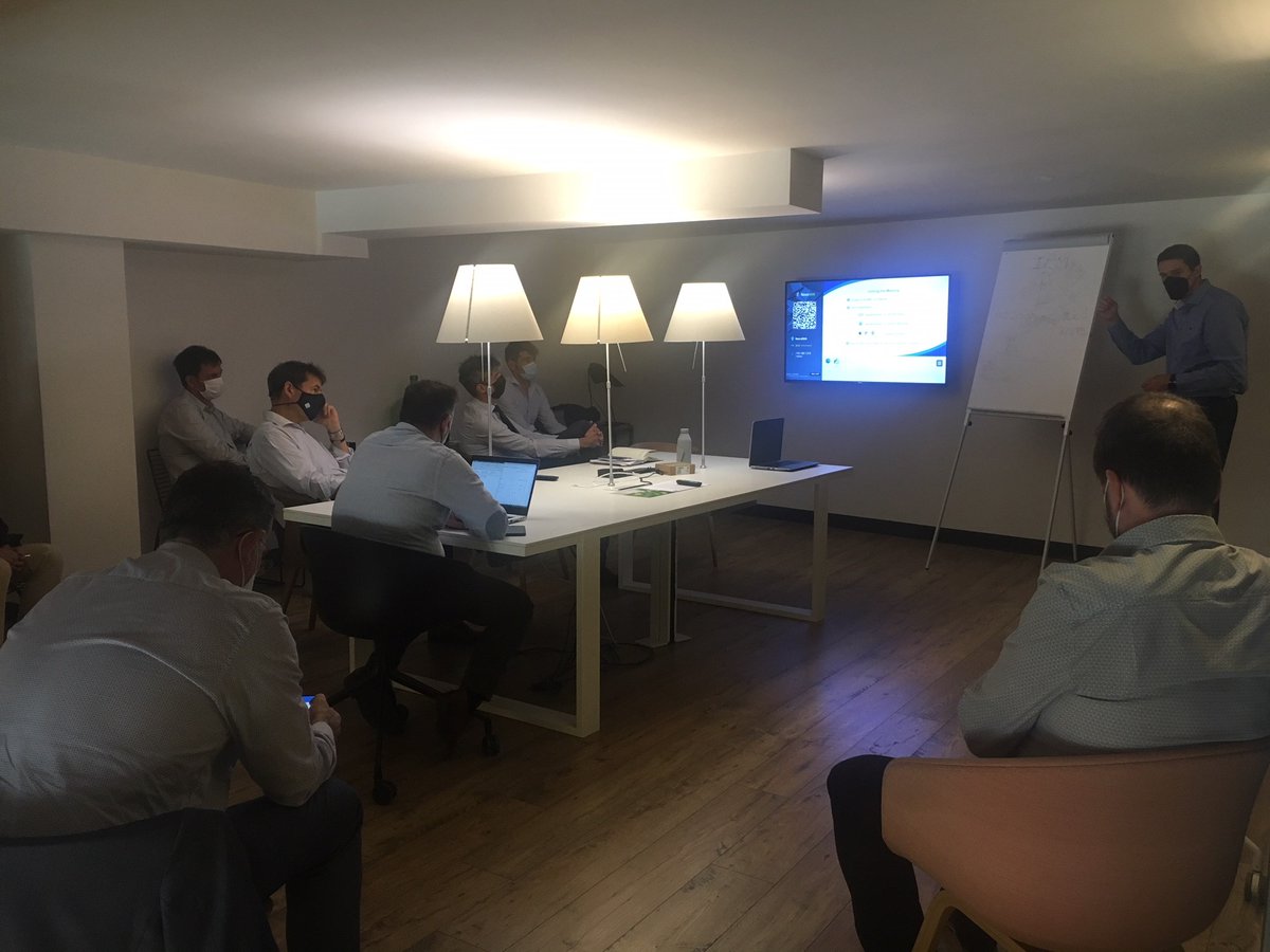 EmesaTic's tweet image. 🎓Hoy formación Interna de #SimpliVity @HPE_ES impartida por nuestro Business Manager Pablo Vila de HPE.
🔝Siempre al día para acelerar tu negocio y proyectos con agilidad. Opten una  infraestructura con gestión, optimización y reparación.