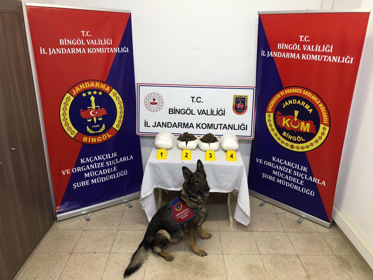 bingolvaliligi's tweet photo. “Jandarma'dan Uyuşturucu Madde ve Gümrük Kaçağı Malzeme Operasyonu”

https://t.co/U1zKeUhI7F https://t.co/JiuFW6FesT