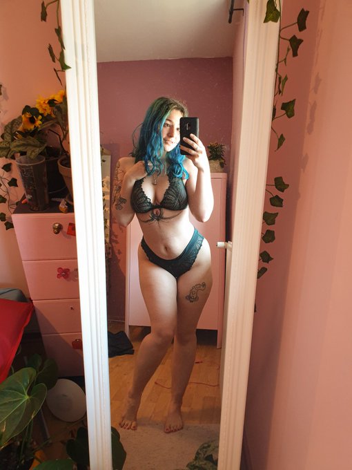 Loving my body right now 💕 https://t.co/1mqdWQu5Od