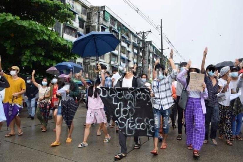 TostevinM's tweet photo. In rain or in sun, Myanmar’s protests against military rule go on #WhatsHappeningInMyanmar https://t.co/3HMTNOpBx5