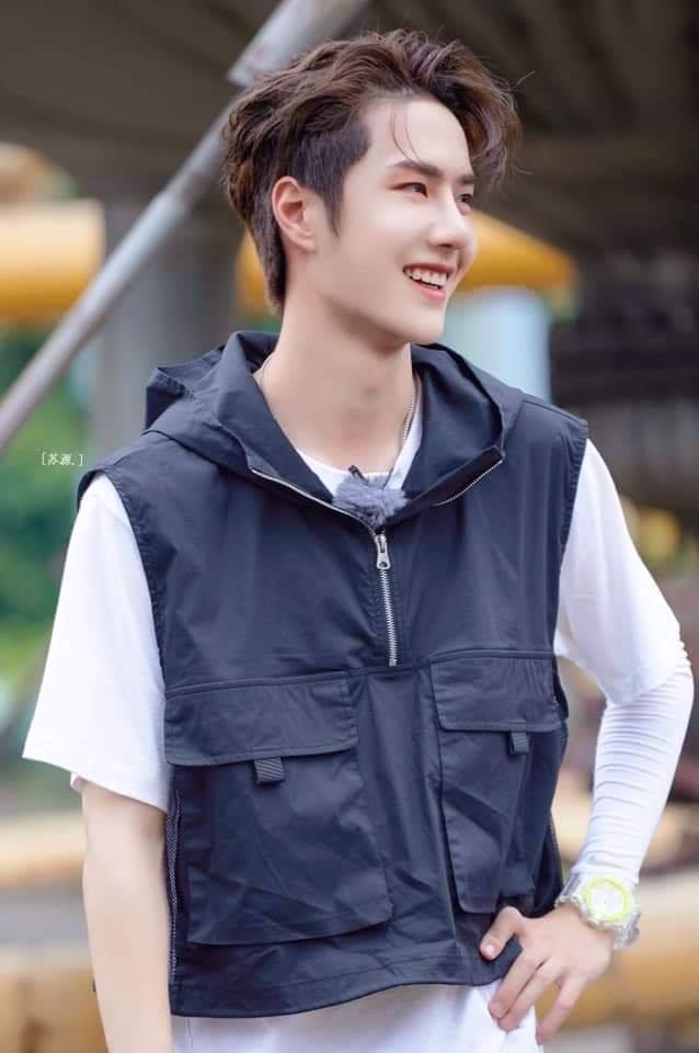 hanB_In_mizy's tweet photo. wang yibo kişisi neden bu kadar güzelsin NEDEN  N E D E N ???

N
E
D
E
N
!!!
??? https://t.co/T6tpKo99De