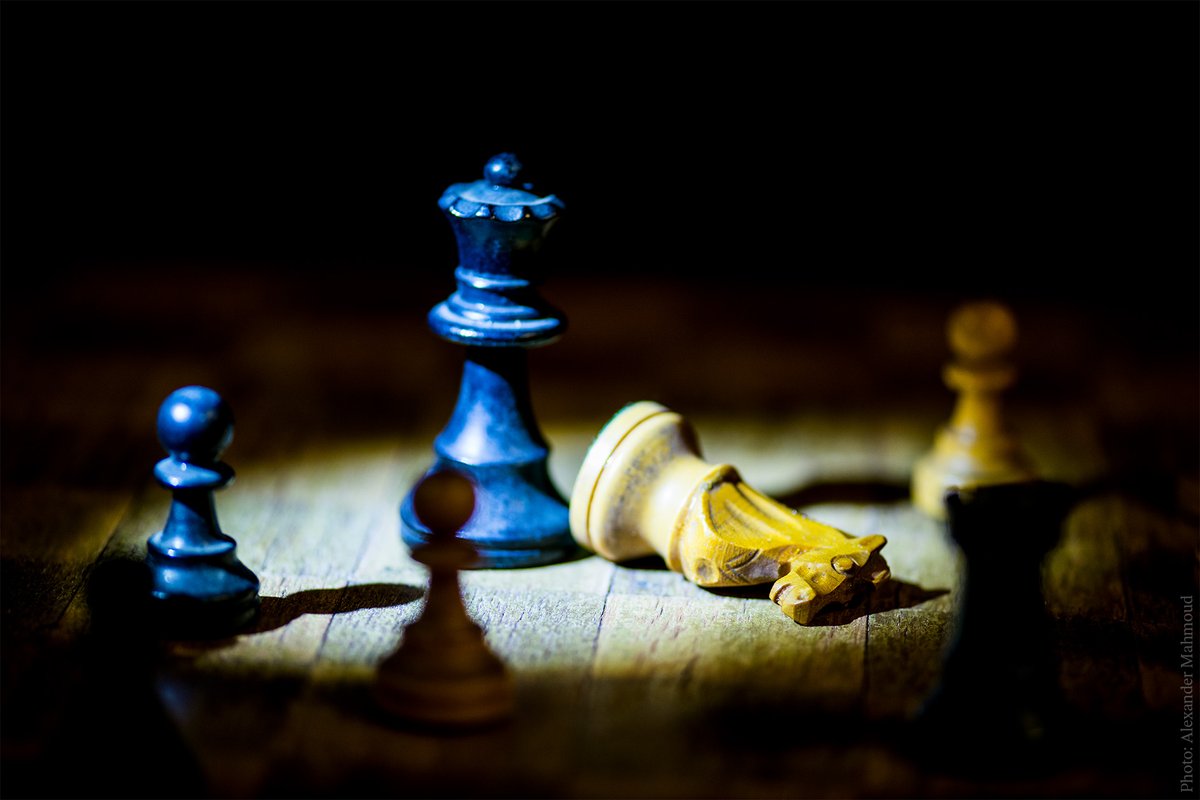 Do you play computer chess? 

In 1957 economist and artificial intelligence pioneer Herbert Simon was one of the first people to predict that computer chess would surpass human chess abilities. 

The chess set pictured belonged to Simon, who was born #OTD 1916.