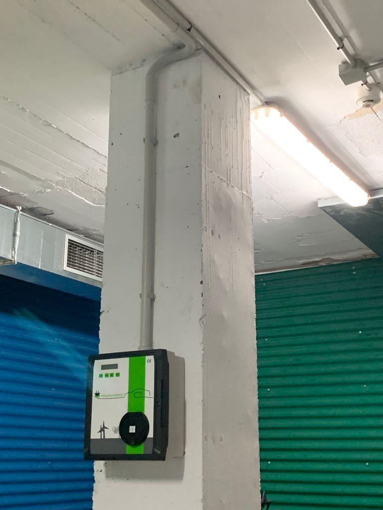 AzulyVerde_'s tweet photo. Puntos de recarga para coches eléctricos 🚗🔌 instalados en cocheras de particulares🏚️, lo que te permite realizar la recarga de tu coche de manera más sencilla y cómoda⚡.
Más info en ➡️ https://t.co/obuKBNBPZa https://t.co/teom9iHAXI