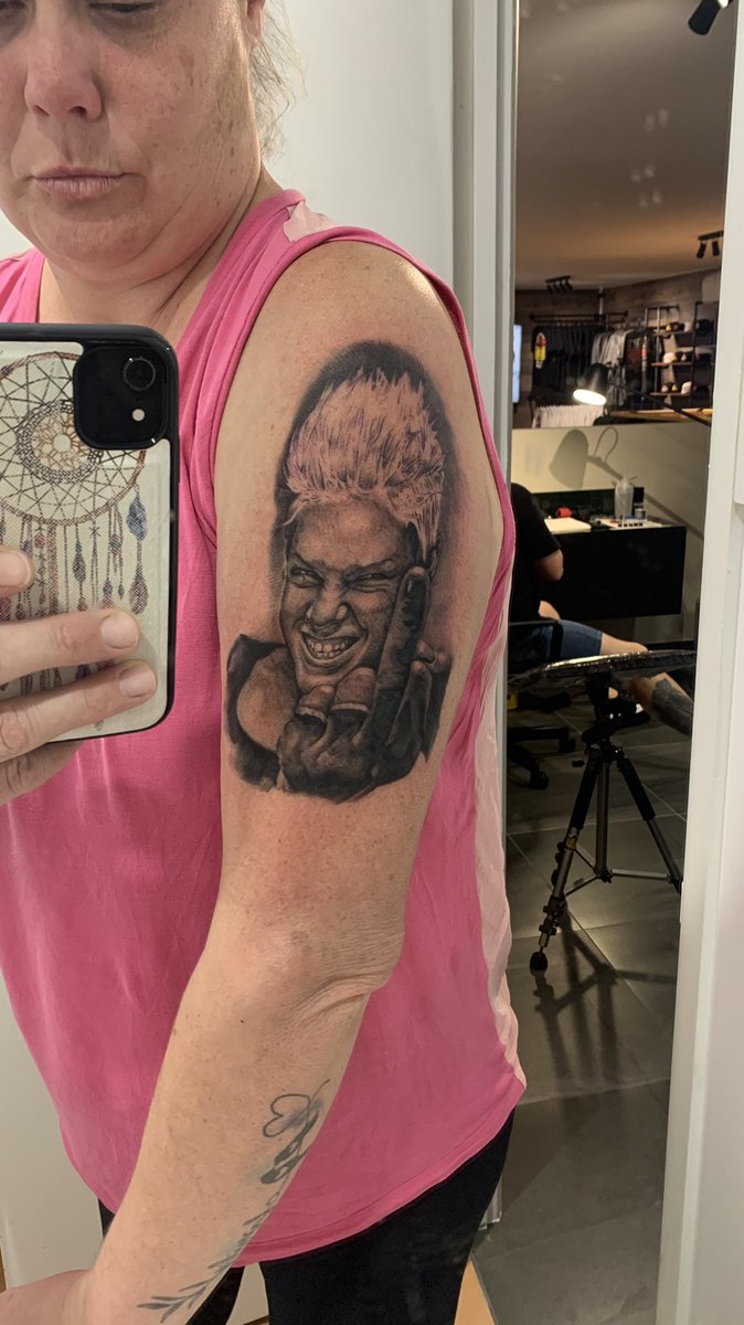 moorepink_'s tweet photo. Today was tattoo day. @Pink you kept me going, 6.5hrs session and still not fully finished! @hartluck you’re gonna LOVE visiting your Noosa store. The boys are brilliant and I’m absolutely STOKED with the best ink, ever!!! https://t.co/UH88zwS6mr