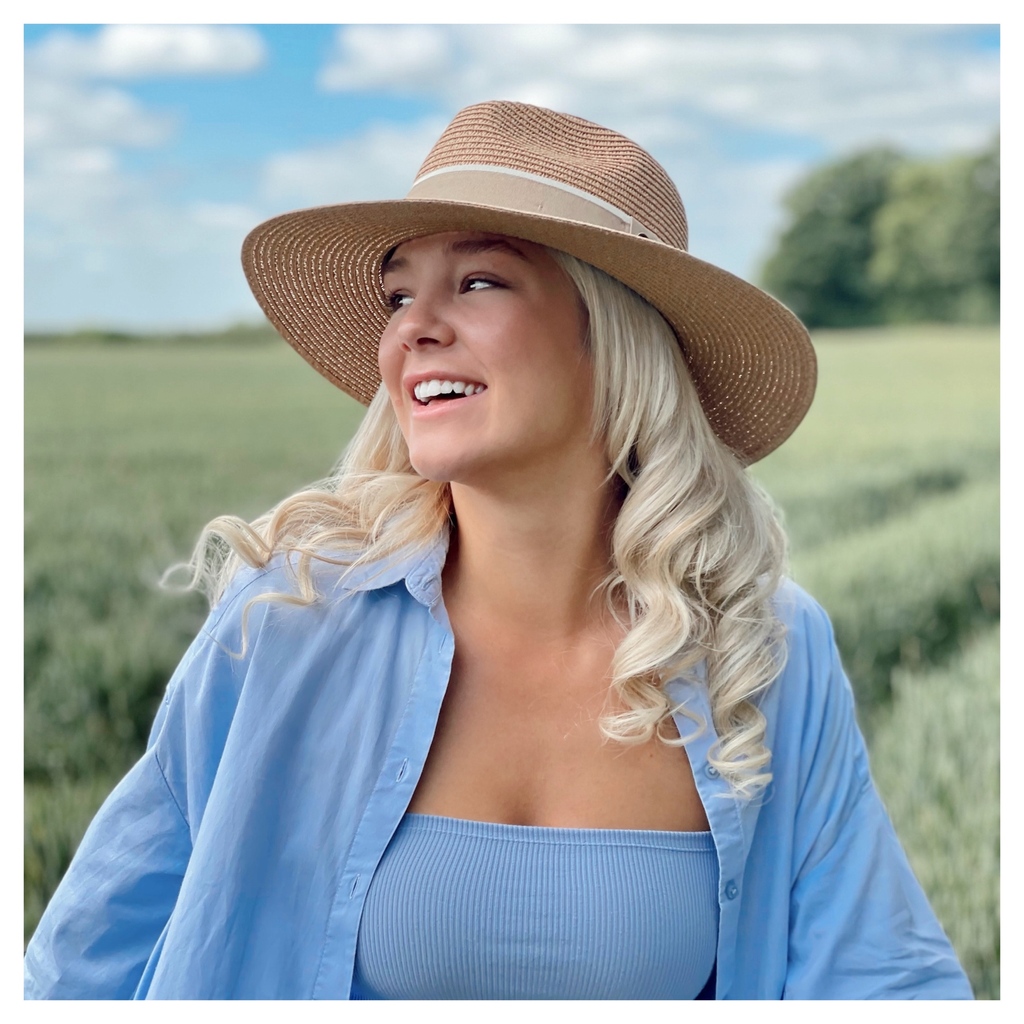 Ray of sunshine ☀. How amazing does countrysiderapunzel look in our most popular design, the Hemley Fedora 😍.⁠

#hicksandbrown #fedora #summer #summerhat