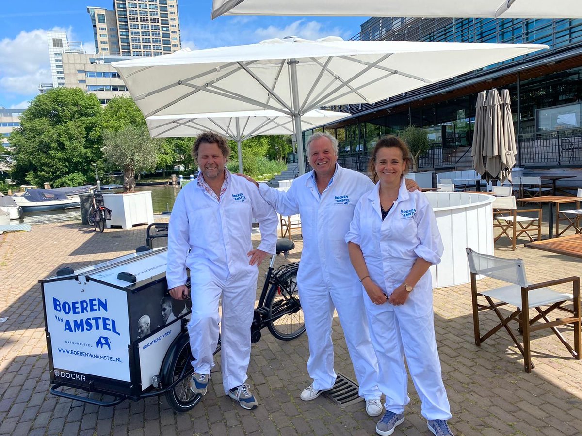 MichelPenterman's tweet photo. Hier komt de melkboer 🔔🔔!!
Vandaag op pad om ons lokale zuivel initiatief te promoten langs de Amstel. https://t.co/fm5VI6OvG1