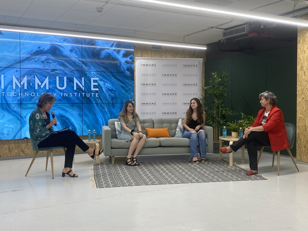 immuneinstitute's tweet image. #WOMAINTECH en #IMMUNEDialogues I Aniversario.
&quot;Se necesitan a más mujeres en tecnología. No es solo para chicos. Hackeemos estereotipos&quot;.
@mvillasolmeda, @alaimiranda, @cris_aranda_  y #esthercarreño.
#futuro #Tecnologia #STEMeducation