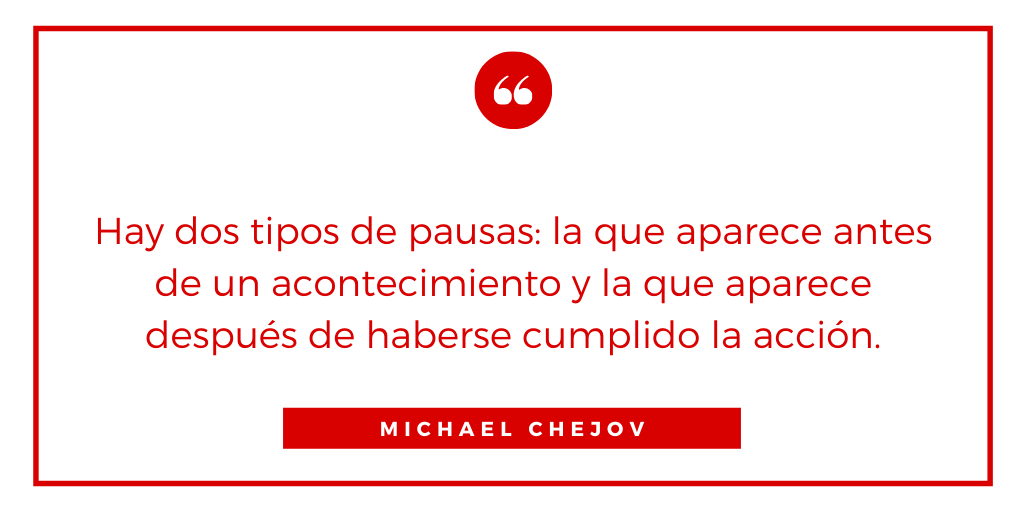 También hay un tercer tipo de pausa, bastante frecuente en estrenos, en las que los actores nos quedamos en blanco y esperamos que nos venga el dichoso texto o que nuestro querido compañero nos salve de desear que la tierra nos trague.