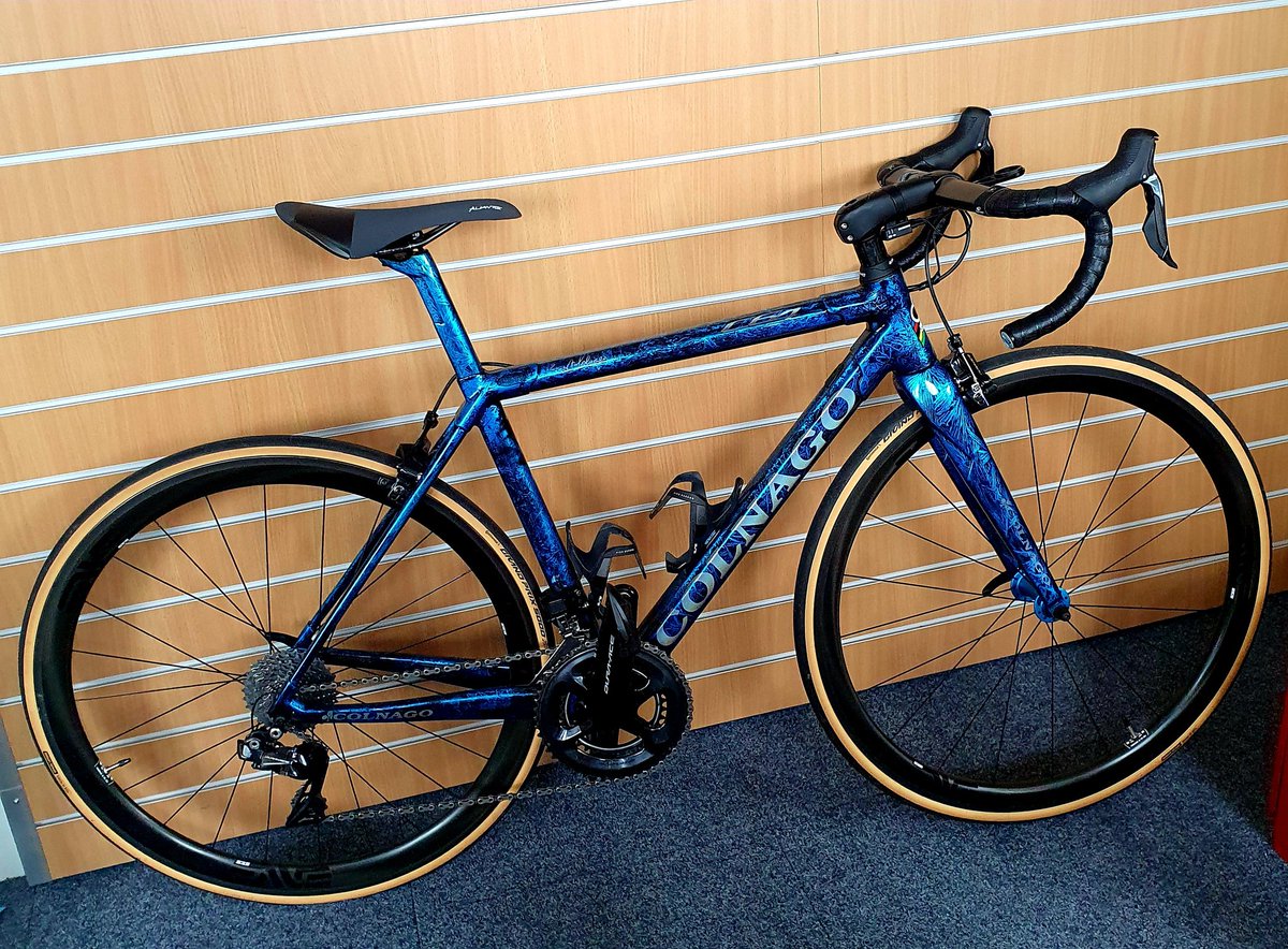 LEatonCycles's tweet photo. Lovely Colnago C64 recently rebuilt by us after a re-spray by Fat Creations in this amazing Frozen ICE colourway!

Absolutely stunning 😍💙💙💙

#colnago #colnagoc64 #frozenice #colourway #stunning #rebuild @Colnagoworld https://t.co/WiWIzotQgQ