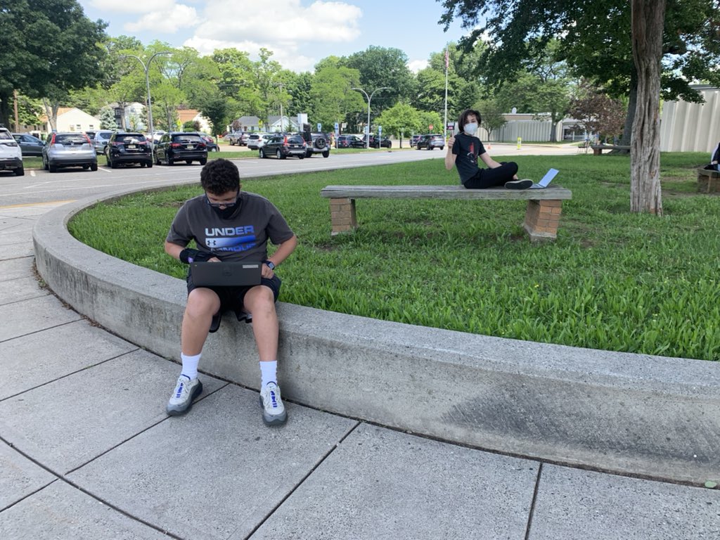 MsPagliaro's tweet photo. Today we are enjoying the beautiful weather while working on our short stories! ☀️ ✍🏼 😎 https://t.co/gSR0bMpB26