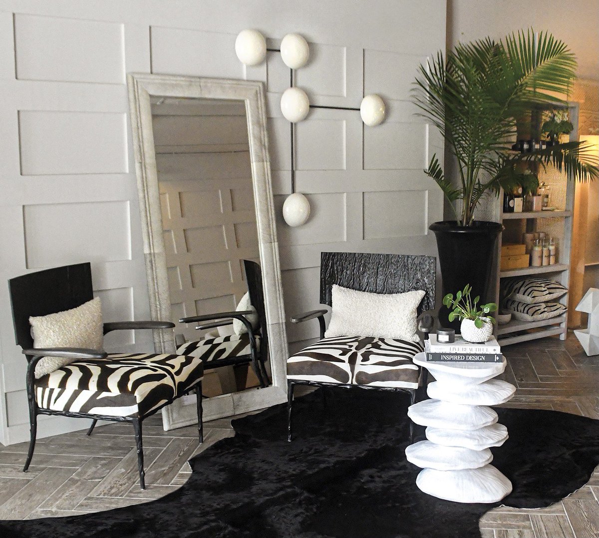 Calling all Tampa shoppers! From last minute Father's Day gifts and everyday decor to statement lighting and side tables, there's so much to love in the #ClaytonGrayHome shop right now! Stop in and browse all of the items in our South Tampa shop Monday-Saturday between 11am-4pm.