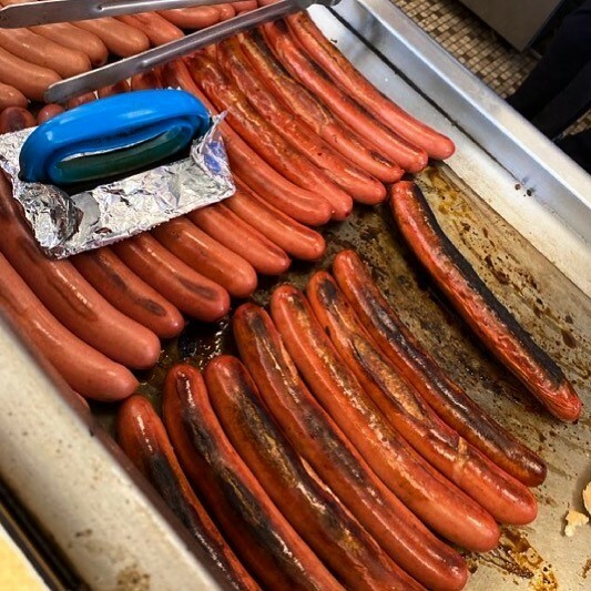 WindMillHotDogs's tweet photo. โLunch is served!โ โ @amysueharwood #windmillhappy ๐๐ญ๐คฉ https://t.co/Ns8OL7A5UT