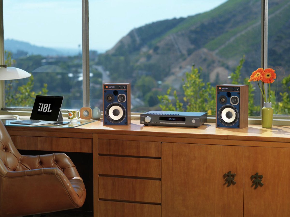 ArcamUK's tweet photo. Sit back, relax, and experience superb sound. #ARCAM and #JBLSynthesis products bring exceptional audio performance to all of your listening sessions. The only question now is, what song will you listen to first? 📷 HIFI Thonon https://t.co/bDa61RZMbl