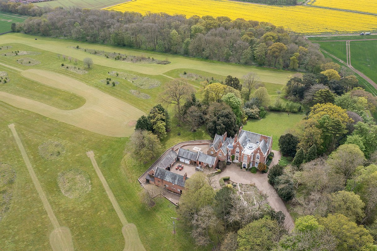 Blenkinandco's tweet photo. This discreet country house in the little known Holderness region of Yorkshire is causing ripples of excitement. Its rural seclusion and privacy is a huge attraction. https://t.co/hAILXERyQT #CityCountryCoast #Holderness #EastYorkshire #Patrington #countryhouse #privategolfcourse https://t.co/0sp8LQzdZI