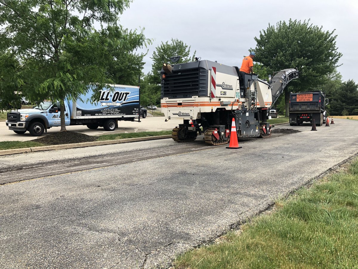 ALLOUTSealcoat's tweet photo. Paving over bad asphalt can cause reflective cracking, ruining your investment. Milling repairs damaged asphalt by grinding away the top layer of asphalt surface to provide an even surface for repaving. Need a milling machine for your next paving project? ALL OUT has you covered. https://t.co/C92TVru0f8