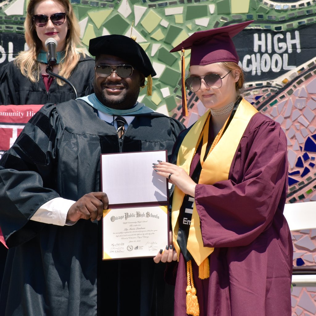 🎉 Valedictorian Cornell and Salutatorian Lilly. Congratulations on your next chapter in life. 🎓👨🏾‍🎓👩🏼‍🎓

Uplifths.cps.edu

#ubelong #exploreuplift #uplifttitans #Graduation2021 #Classof2021 #valedictorian #salutatorian #thebestarewithcps #education #chicago