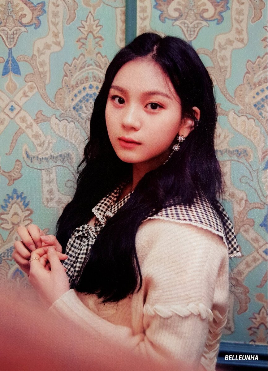 belleunha's tweet photo. 💜 [scan] TIME FOR US limited postcard

#SINB #신비 #UMJI #엄지 #GFRIEND #여자친구 https://t.co/RQid5mDWL6