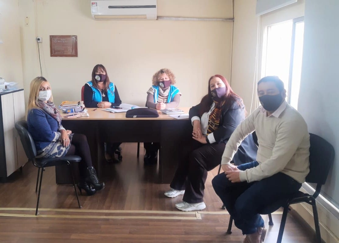 Se desarrolló una reunión con la Directora de Nivel Primario Dora Gallardo, el Secretario <a href="/grillo141/">Ruben Dario</a> miembros de C D. La idea es dar un marco institucional a las escuelas de Jornada Extendida. Se elaboró un proyecto que será elevado oportunamente ante las autoridades pertinentes