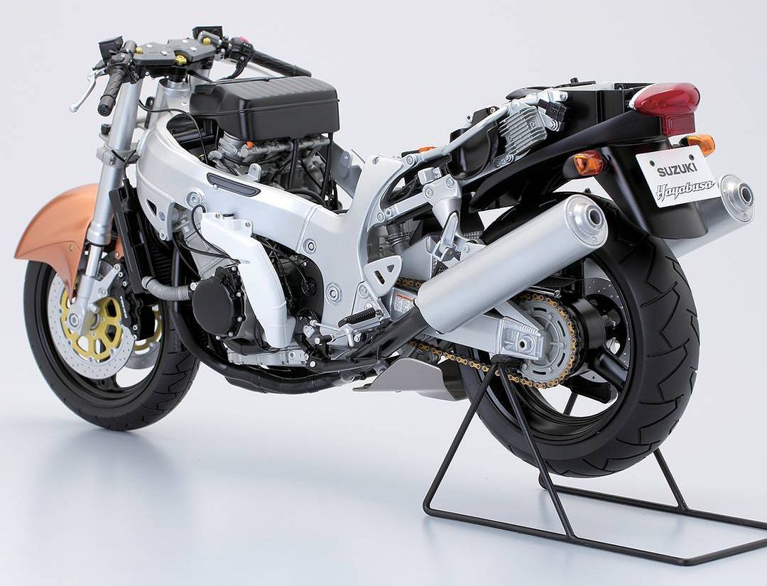 model_space's tweet photo. Build one of the world's fastest production motorcycles, the Suzuki GSX 1300R Hayabusa in 1:4 scale! Order your full kit today and save £100! https://t.co/6Kox9srPhH

#suzuki #scalemodel #replica #14scale #scalemodelling #diy https://t.co/fuNY20FsCH