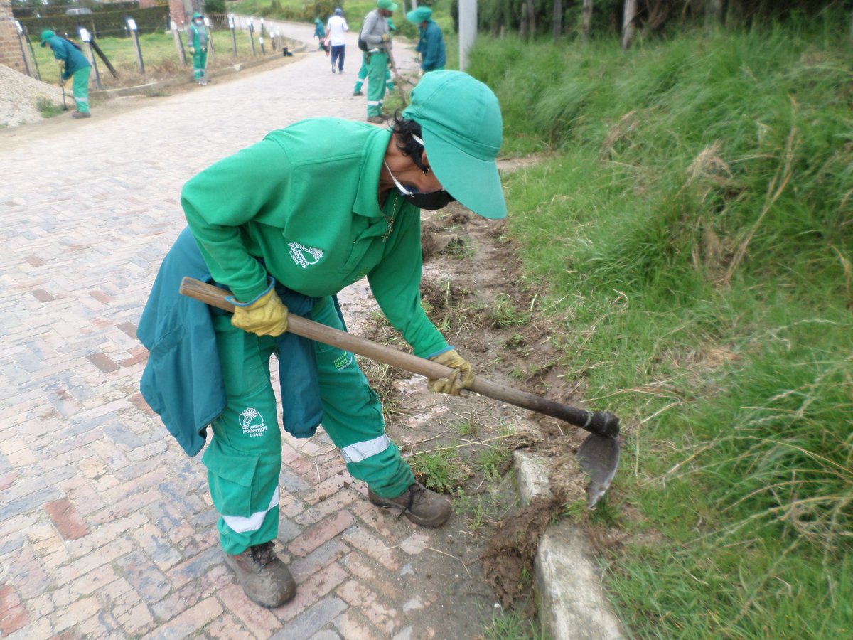 Realizamos jornada especial d aseo y embellecimiento en #Paipa, en Instituto Termal, Estación d <a href="/PoliciaColombia/">Policía de Colombia</a>, barrio Las Quintas y vía El Charité, con labores como poda d árboles, guadañado, retiro d maleza, desyerbe, barrido y recolección de residuos, entre otras.