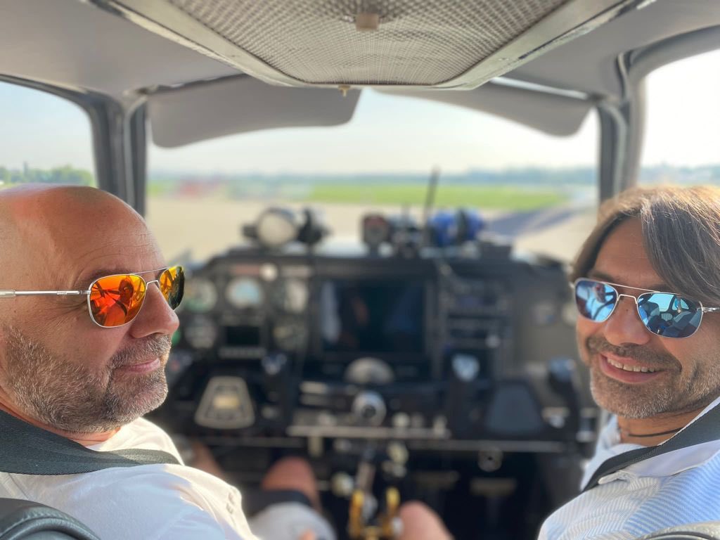 weflyteam's tweet photo. Attenti a quei dueโฆ ๐ช๐
#Weflyteam #osaVolare #Daretofly
#pilots #aviation #disabledpilots #piloti #pilotidisabili #baronirotti https://t.co/Ru5t4EWX6s