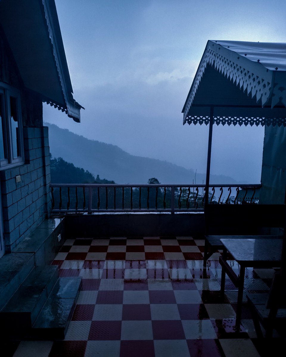 Morning vibes after the rain
#mandarin #kaluk #sikkimtrip #sikkimphotography #sikkimtravel #sikkimadventures #sikkimadventures #sikkim #rain  #mountains #mountainlife  #hills #hillstation #bluesky  #blogger #travelphotography #travelgram #travel #travelblogger #traveldiaries