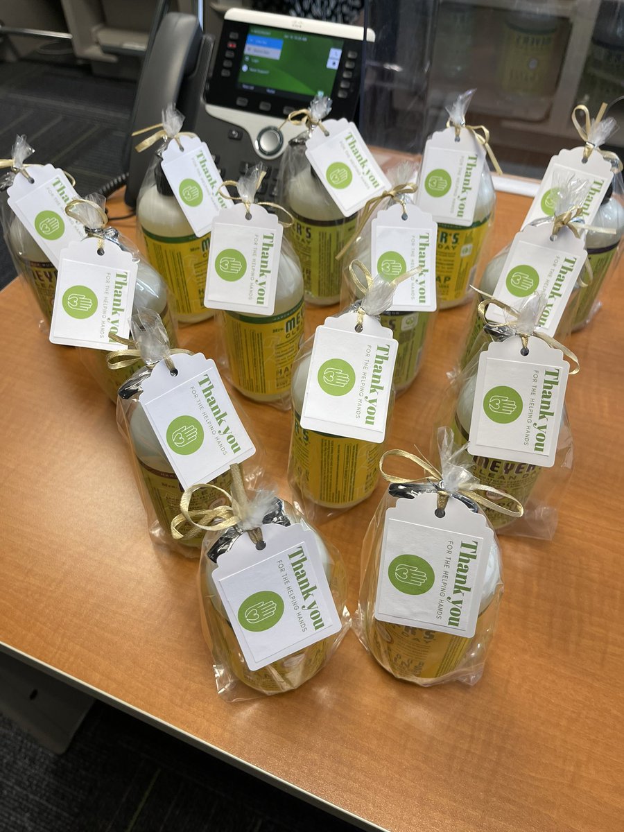 EAW Day#2 Thank you for your helping hands 🙌 <a href="/kierstensirian1/">Kiersten Sirianni</a> <a href="/MichelleMobarr2/">Michelle Mobarrez</a>