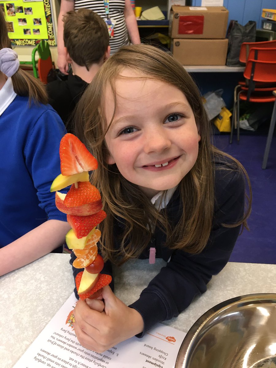 Fruit and vegetable kebabs for health week! 🍓🍊🍎🥕🍅🌽