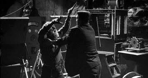 monstermagazin2's tweet photo. Look out! It’s FRANKENSTEIN MEETS THE WOLFMAN (1943) #therewillbemonsters #twoforTuesday #MonsterMagazine https://t.co/viw2bxf5Tb