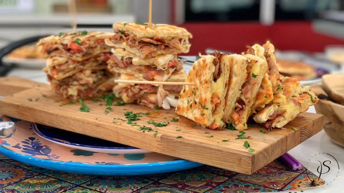 Tron_Blade's tweet photo. Pita gyro skepasti (covered) a.k.a. gyro club sandwich 🥪.
#gyro #pitagyro #clubsandwich #fastfood #skepasti https://t.co/ALnavUVirD