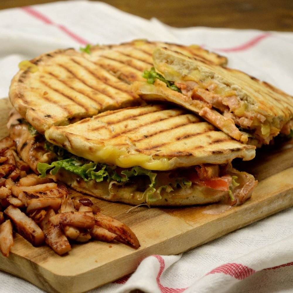 Tron_Blade's tweet photo. Pita gyro skepasti (covered) a.k.a. gyro club sandwich 🥪.
#gyro #pitagyro #clubsandwich #fastfood #skepasti https://t.co/ALnavUVirD
