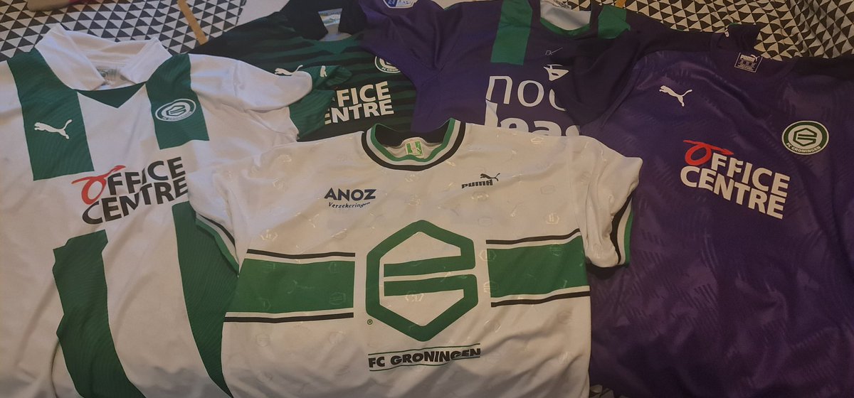 Welk shirt doen jullie morgen aan op de verjaardag van <a href="/fcgroningen/">FC Groningen</a>? 
Morgen iedereen in shirt naar school, werk en de straat op! 
RT en deel het bericht en laat zien wat jij aan doet met #fcg50jaar