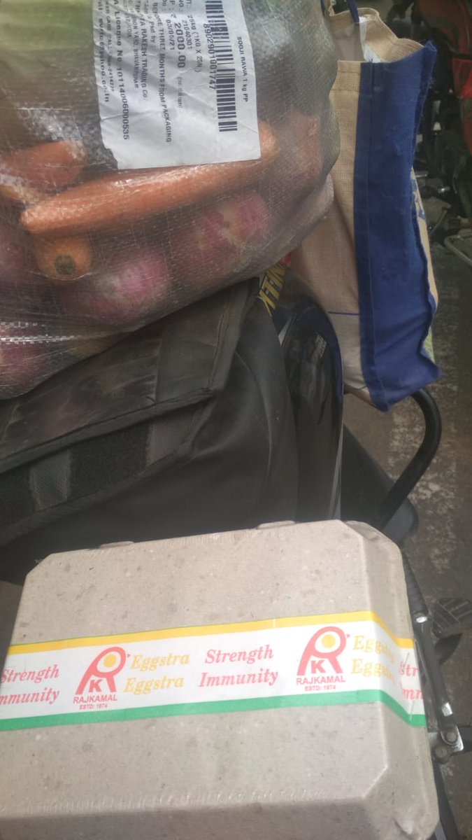 Lokalwala3's tweet photo. Vegetables (vEGGies) delivered By Kiran Anna with Eggstra Caring.

#Hyperlocal #Vegetables #Groceries #Pickup #Delivery #Lokalwala #Vizag 
#SupportLocal @HarvestingFN 
Purchased all vegetables from #RaithuBazaar #startup https://t.co/zt8gvmPhdT