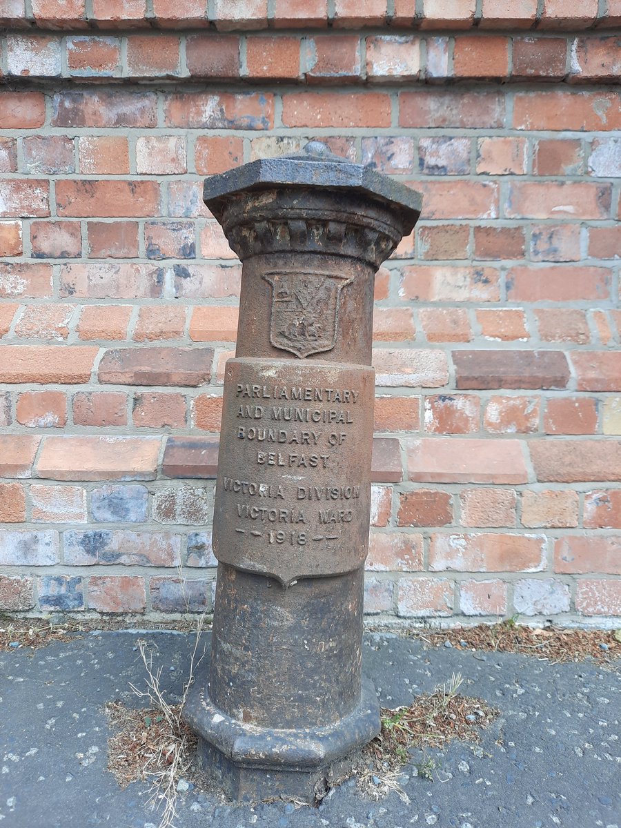 Parliamentary and Municipal Boundary of Belfast, top of Castlehill Road, next to Stormont.  Been meaning to take this picture for a long time 😀
