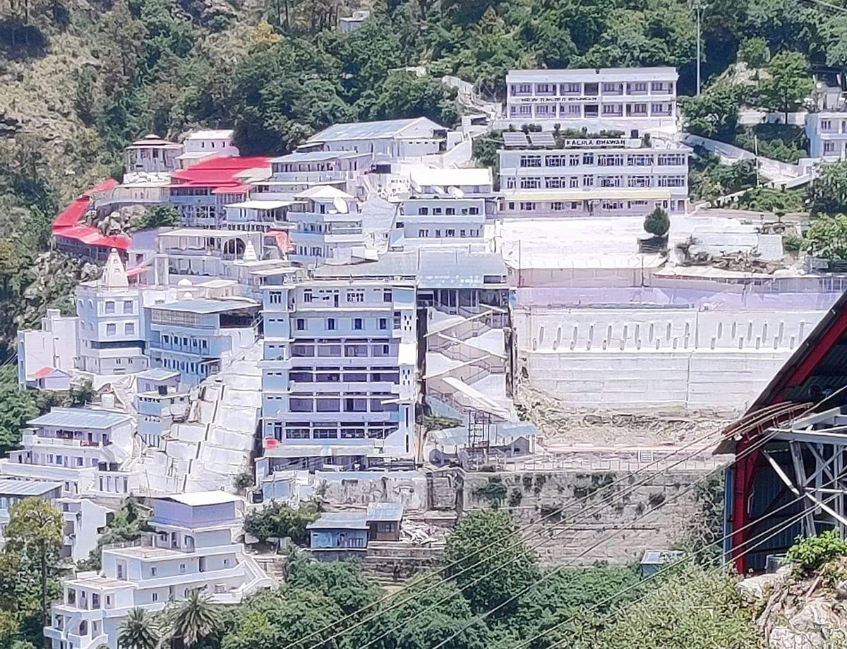 vaishno_devi_ma's tweet photo. जीवन में जब संकट आता हैं,
अपने साथ नहीं हो तो जी घबराता हैं
माँ की भक्ति में दुःख का पता नहीं चलता
कुछ दिन में सुख का फूल खिल जाता हैं

Jai Mata Di

Follow @maaavaishno 

#vaishnodeviyatra #vaishnodevimandir #vaishnomaa #navratra #katra #jammu #vaishnodevi_trip https://t.co/JNSJt7PqWb