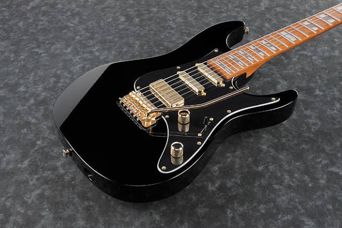 nightlock_24's tweet photo. I also want the Ibanez THBB10 https://t.co/xPImqvTDjR