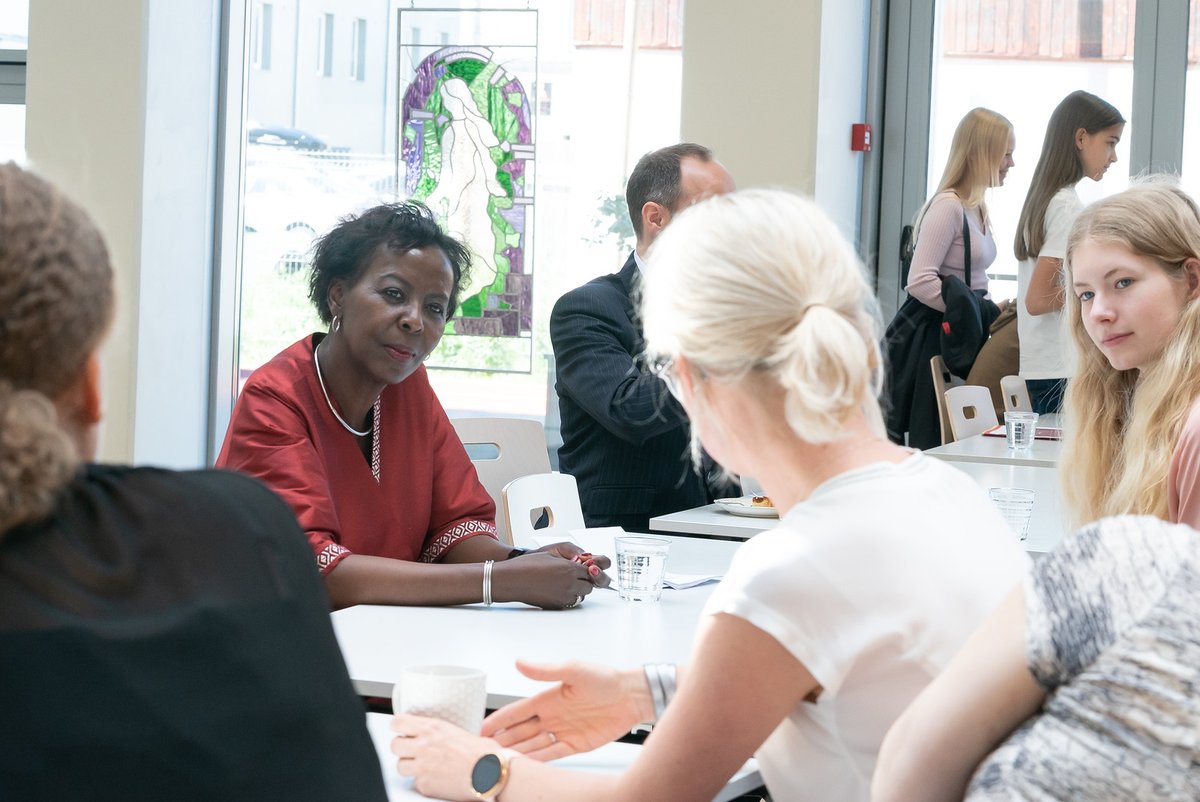 La Secrétaire générale de la #Francophonie <a href="/LMushikiwabo/">Louise Mushikiwabo</a> a visité la Gustav Adolf Grammar School, fer de lance de l’innovation estonienne dans le domaine de l’ #éducation ! 
Merci aux élèves et à leurs professeurs pour leur accueil chaleureux !

📸 Alex Tharreau/OIF
