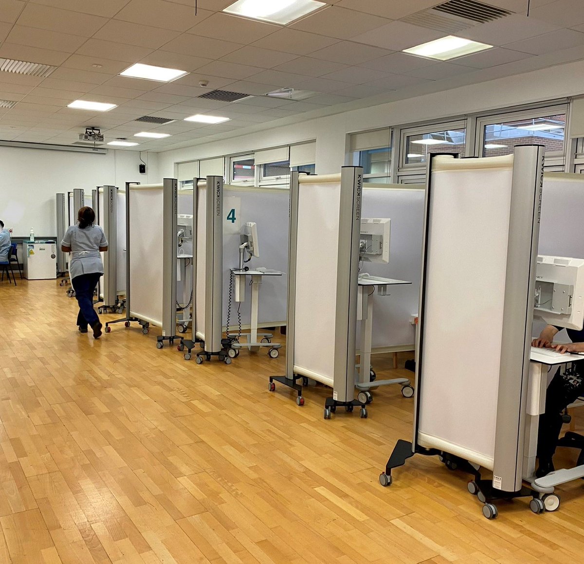 A reminder that if you're eligible for the Covid-19 vaccine and would like to have it at St George's, you'll need to book an appointment via the NHS booking service: nhs.uk/conditions/cor…

We are no longer operating a walk-in service. More info here ➡️ stgeorges.nhs.uk/newsitem/covid…