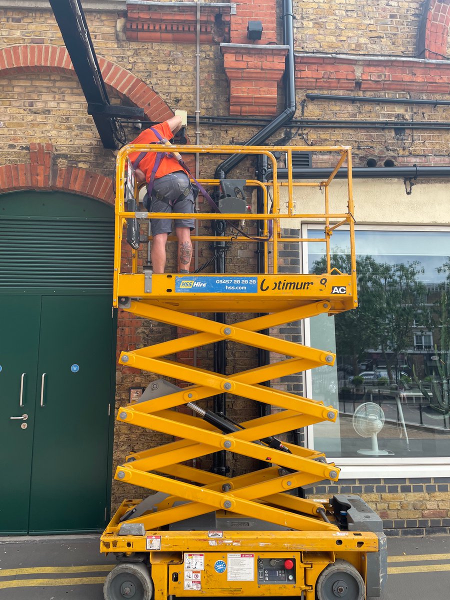 Painting Downpipes and metalwork  for our friends over at <a href="/WSKennington/">Kennington Park</a>